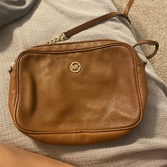 Michael Kors crossbody - Picture 1 of 5